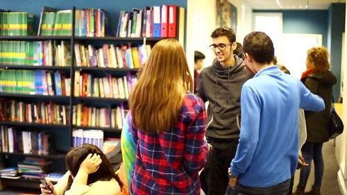 英国留学吃瓜学姐,吃瓜学姐揭秘留学生活点滴